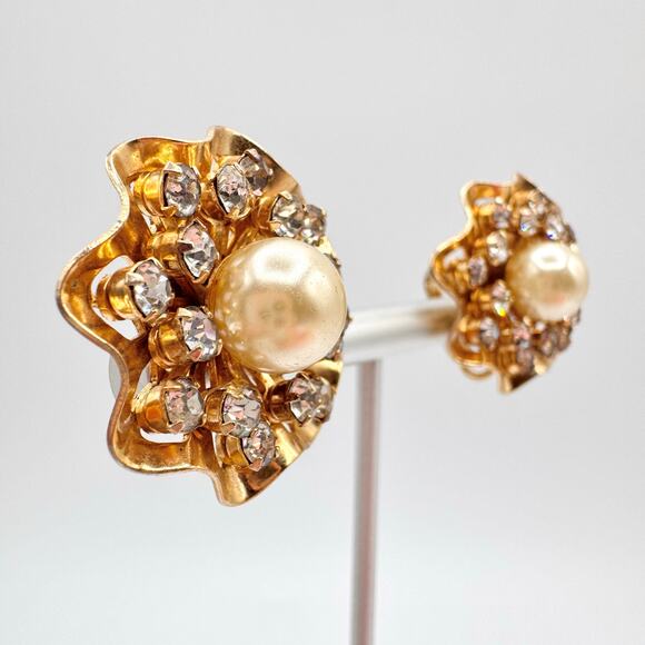 Vintage Rhinestone Faux Pearl Flower Clip On Earrings Gold Tone Elegant Glam 50s - Picture 4 of 13
